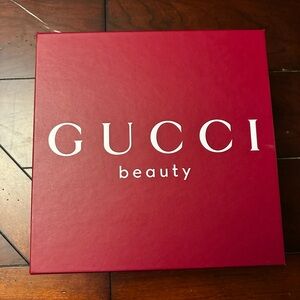 Authentic Gucci, beauty paper gift box ￼